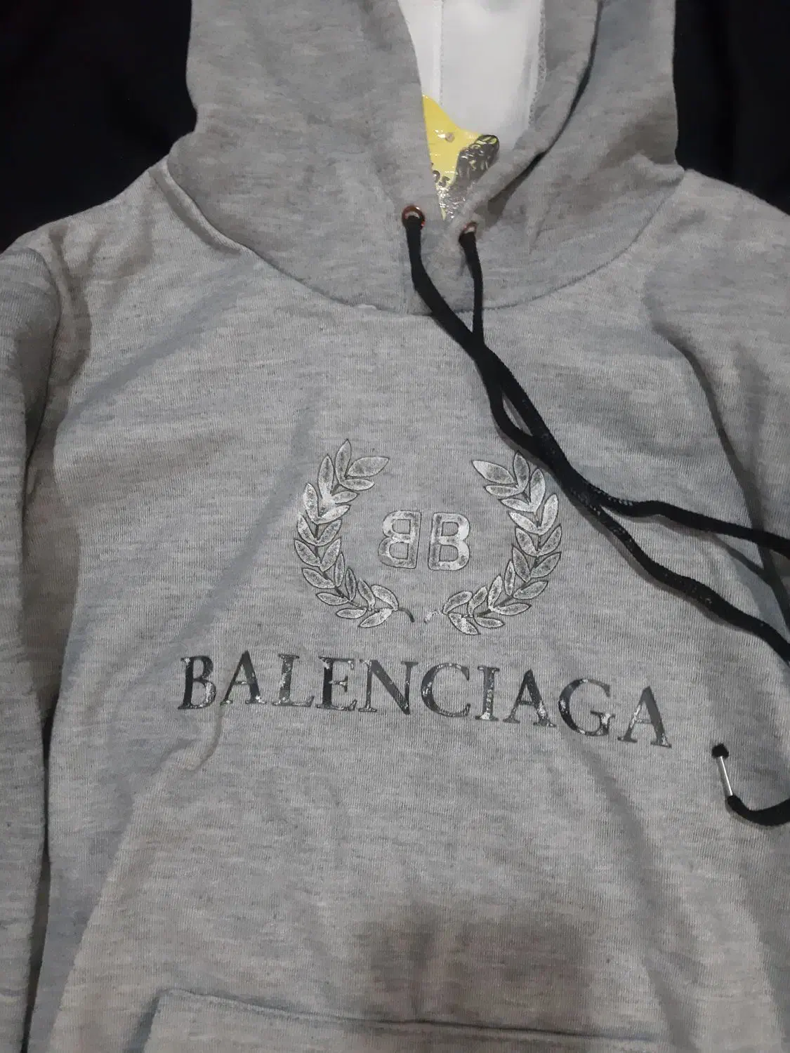 هودی|لباس|قم, بنیاد|دیوار