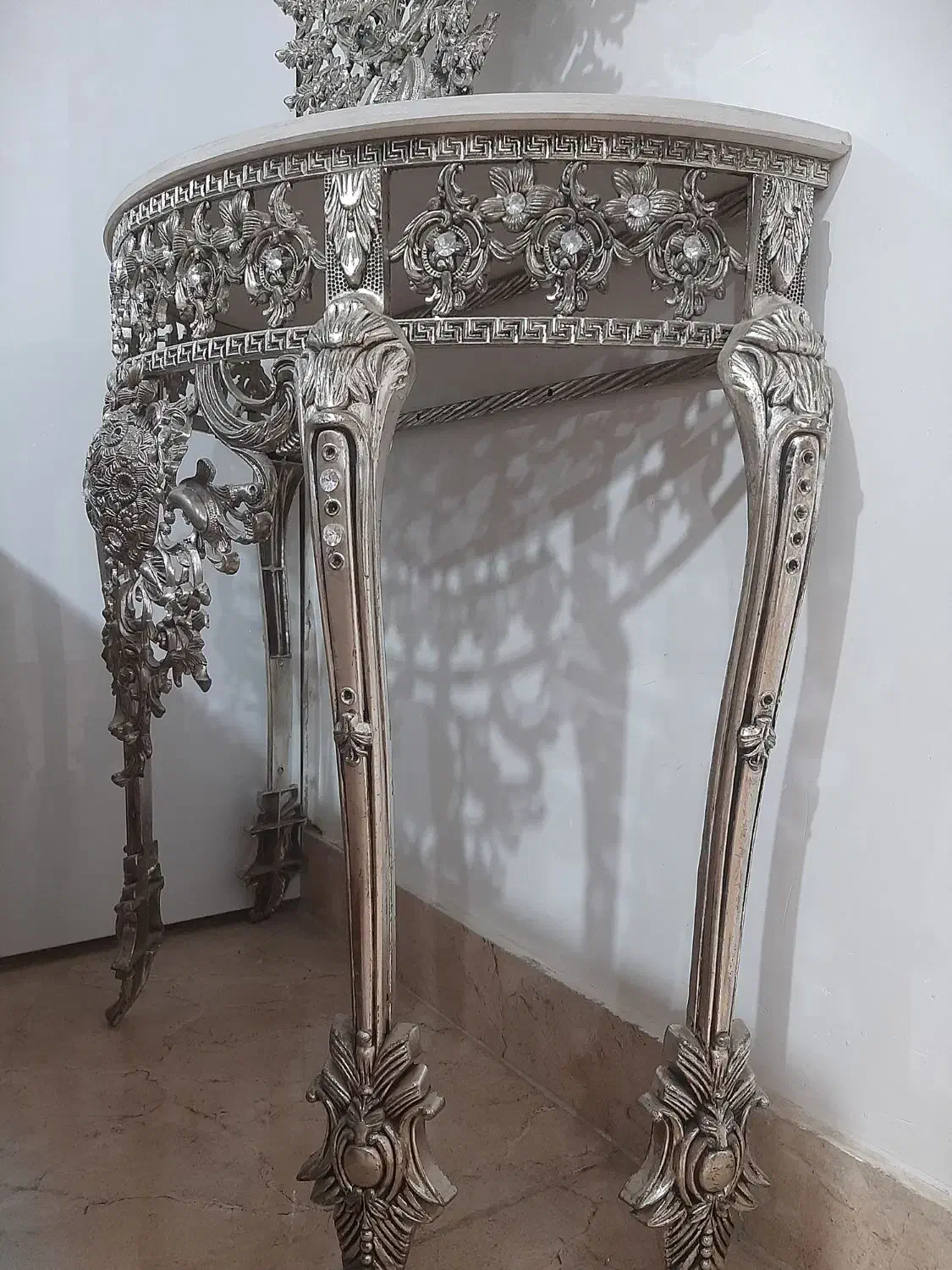 آینه ومیز ست نقره ای۳ تومان|بوفه، ویترین، کنسول|هشتگرد, مدرس|دیوار