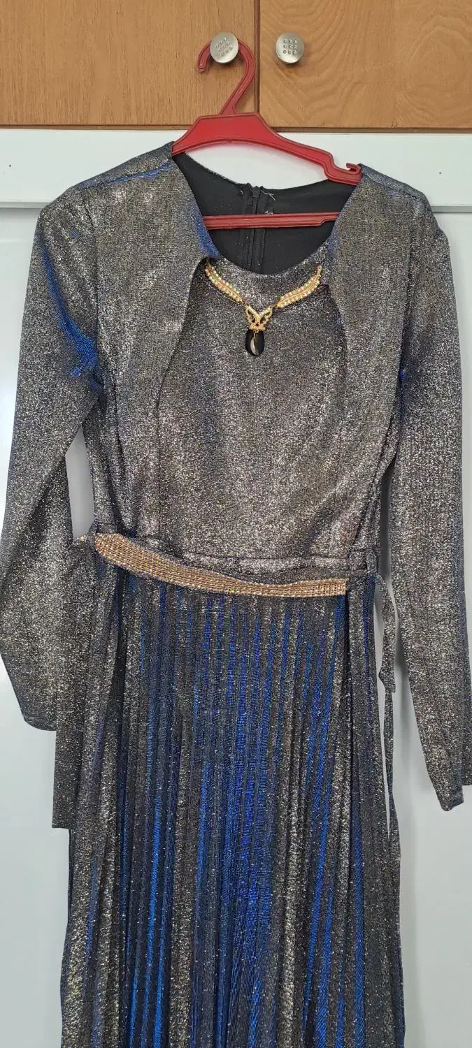 لباس مجلسی|لباس|آبسرد, |دیوار