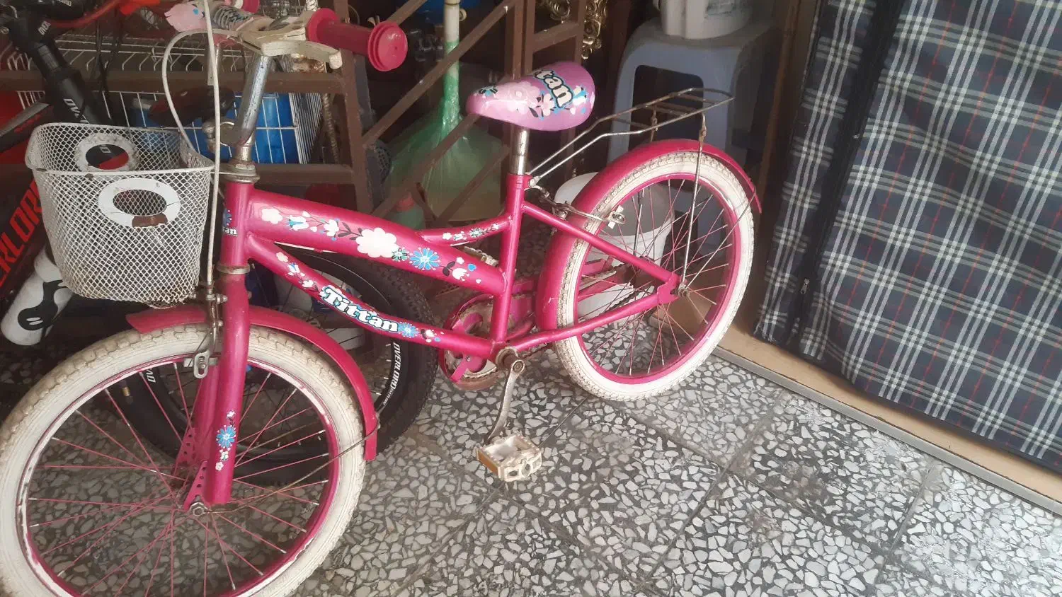 دوچرخه سایز ۲۰ کاملا سالم و سرسره ۴ پله در حد نو|دوچرخه، اسکیت، اسکوتر|لاهیجان, کوی آزادگان|دیوار