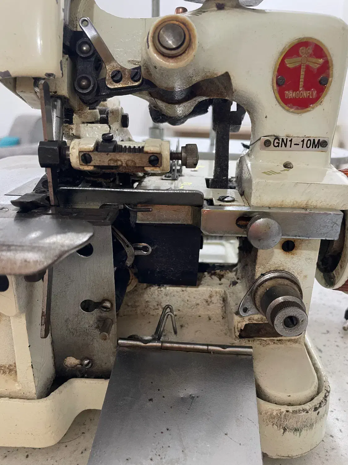 سردوز سه نخ چرخ خیاطی|چرخ خیاطی و ریسندگی|رشت, چله خانه|دیوار