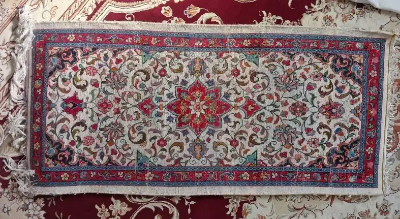 قالیچه تازه بافت|فرش|قم, چهل درخت‎|دیوار