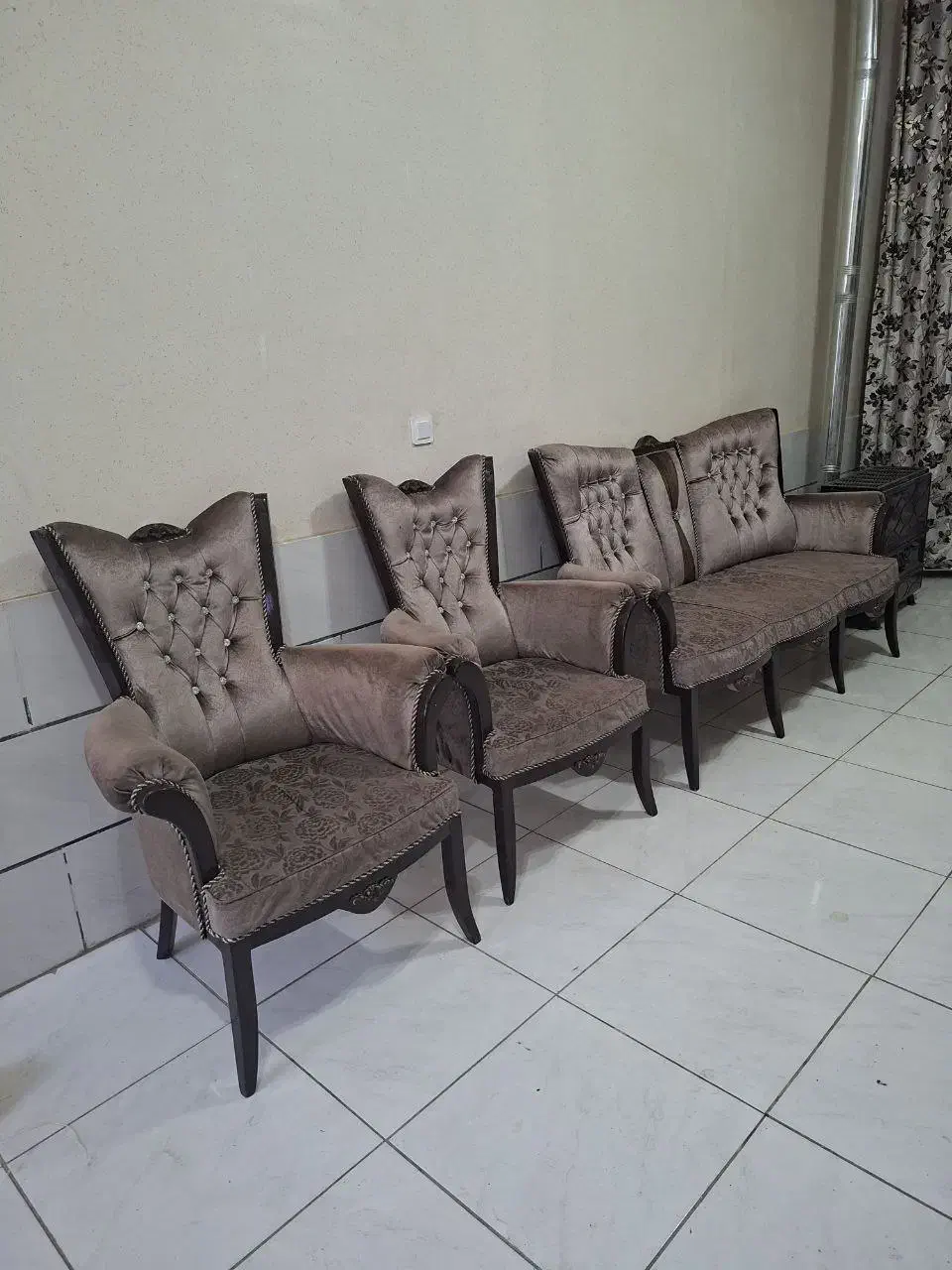 یک دست مبل تمیز کم کار|مبلمان خانگی و میز عسلی|شهرکرد, |دیوار