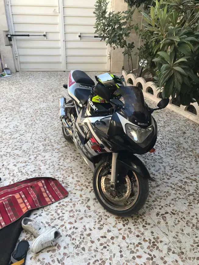 Suzuki gsxr 600 2004|موتورسیکلت|شیراز, آبیاری|دیوار