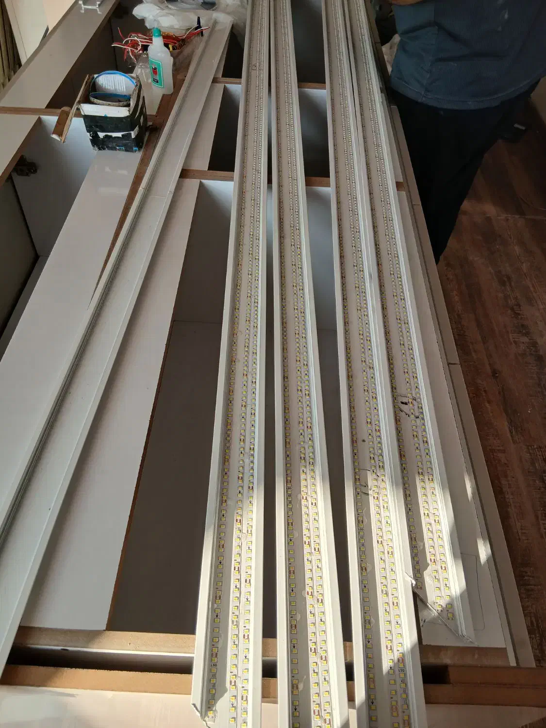 نصب انواع لاینرهای نوری ۲۲۰ و ۲۴۰|لامپ و چراغ|تهران, کیانشهر|دیوار