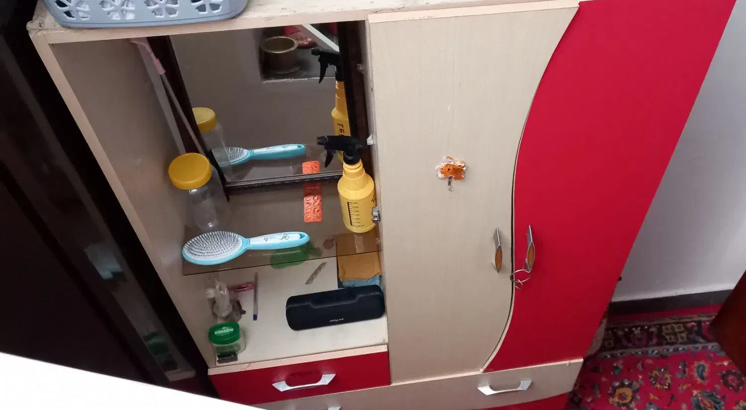 کمد نوجوان|جاکفشی، کمد، دراور|مرودشت, فرهنگ|دیوار