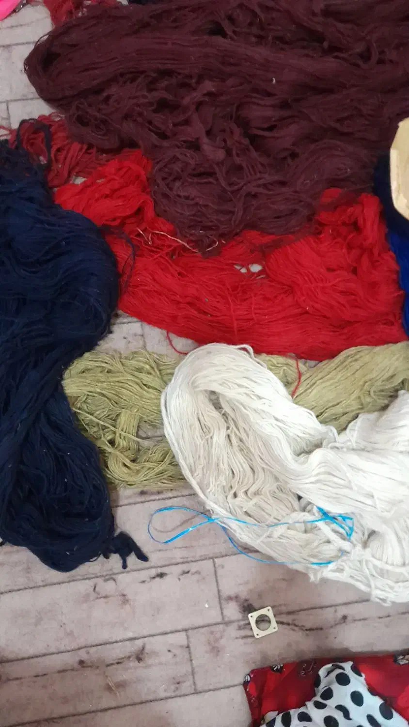 نخ فرش|لوازم خیاطی و بافتنی|تبریز, |دیوار