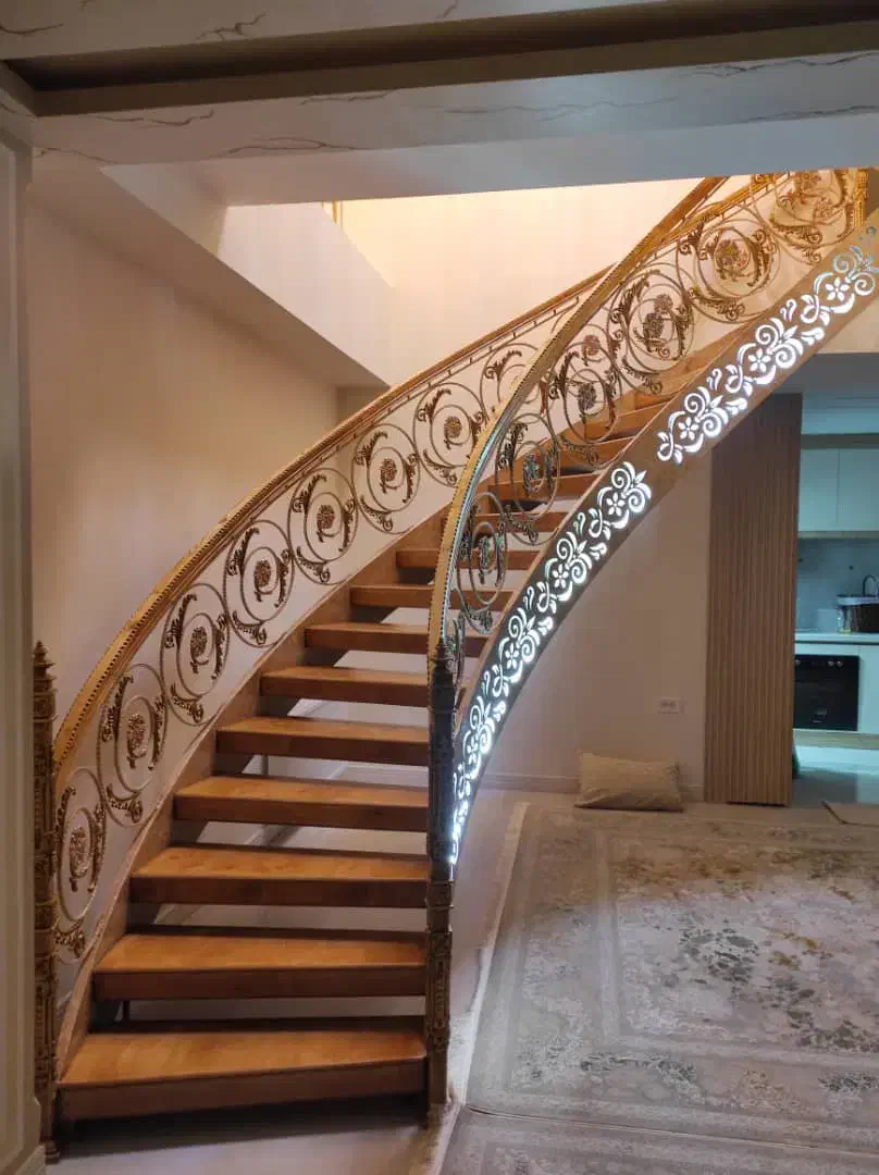 ساخت انواع پله های گِرد، مُعلق و...درغرب کشور|خدمات پیشه و مهارت|قروه, |دیوار