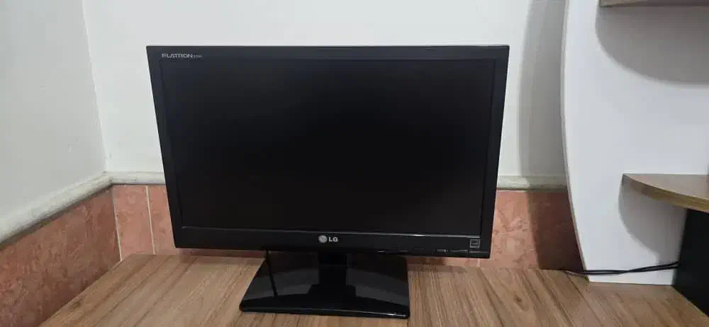 مانیتور 24 اینچ LG|قطعات و لوازم جانبی رایانه|قم, انسجام|دیوار