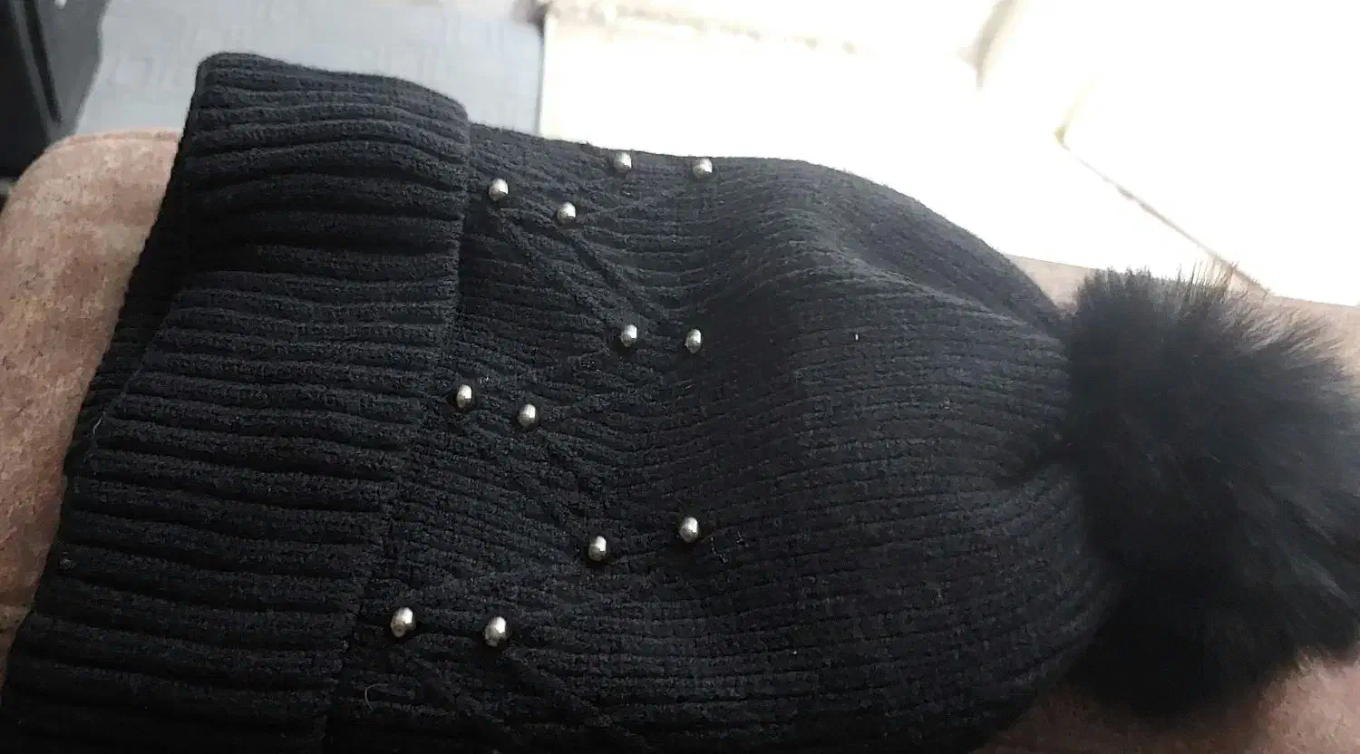 کلاه|لباس|مشهد, شریف|دیوار