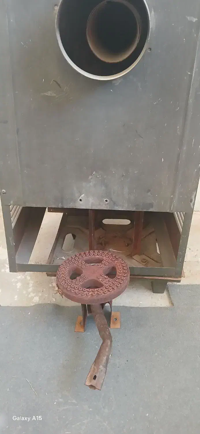 بخاری قدیمی پر قدرت نیاز به تعمیر|بخاری، هیتر، شومینه|زنده رود, |دیوار