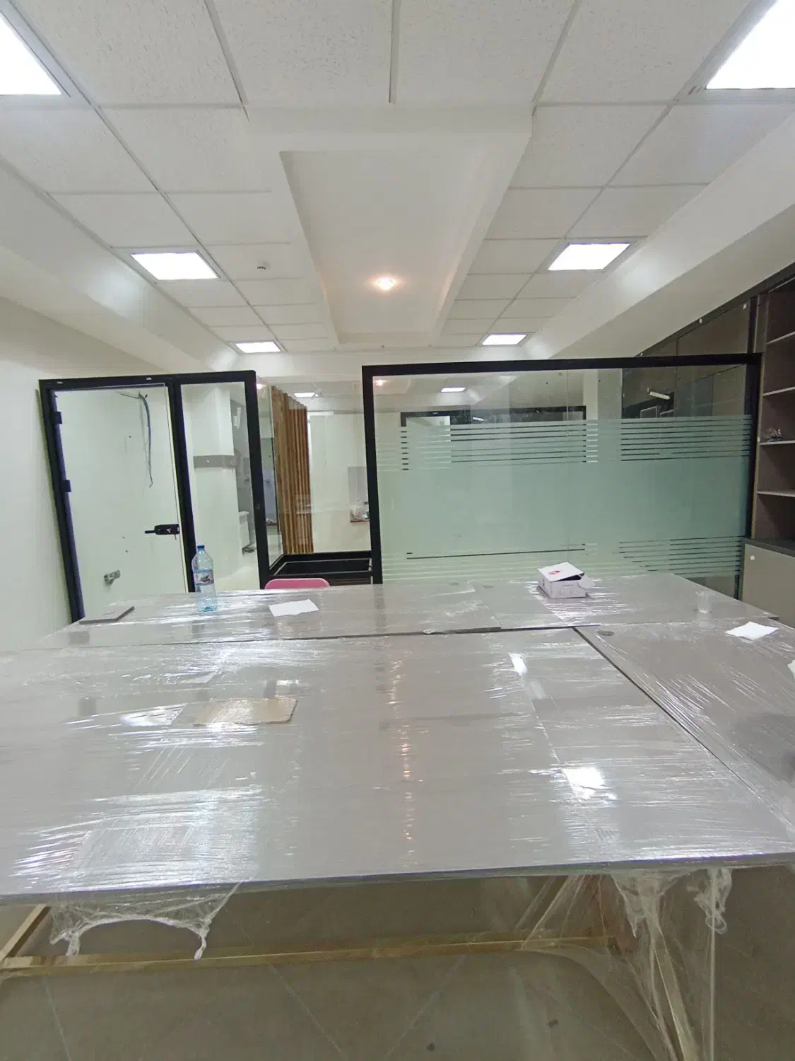 نصب و تعمیر انواع شیشه های سکوریت|خدمات پیشه و مهارت|تبریز, |دیوار