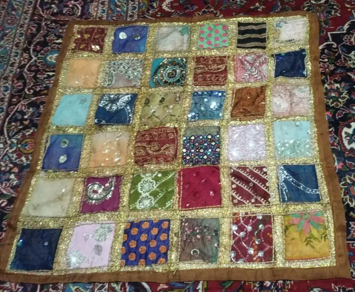 رومیزی سنتی سوزن دوزی ۴۰ تیکه هندی|کلکسیون اشیاء عتیقه|شاهین‌شهر, شهرک گلدیس|دیوار