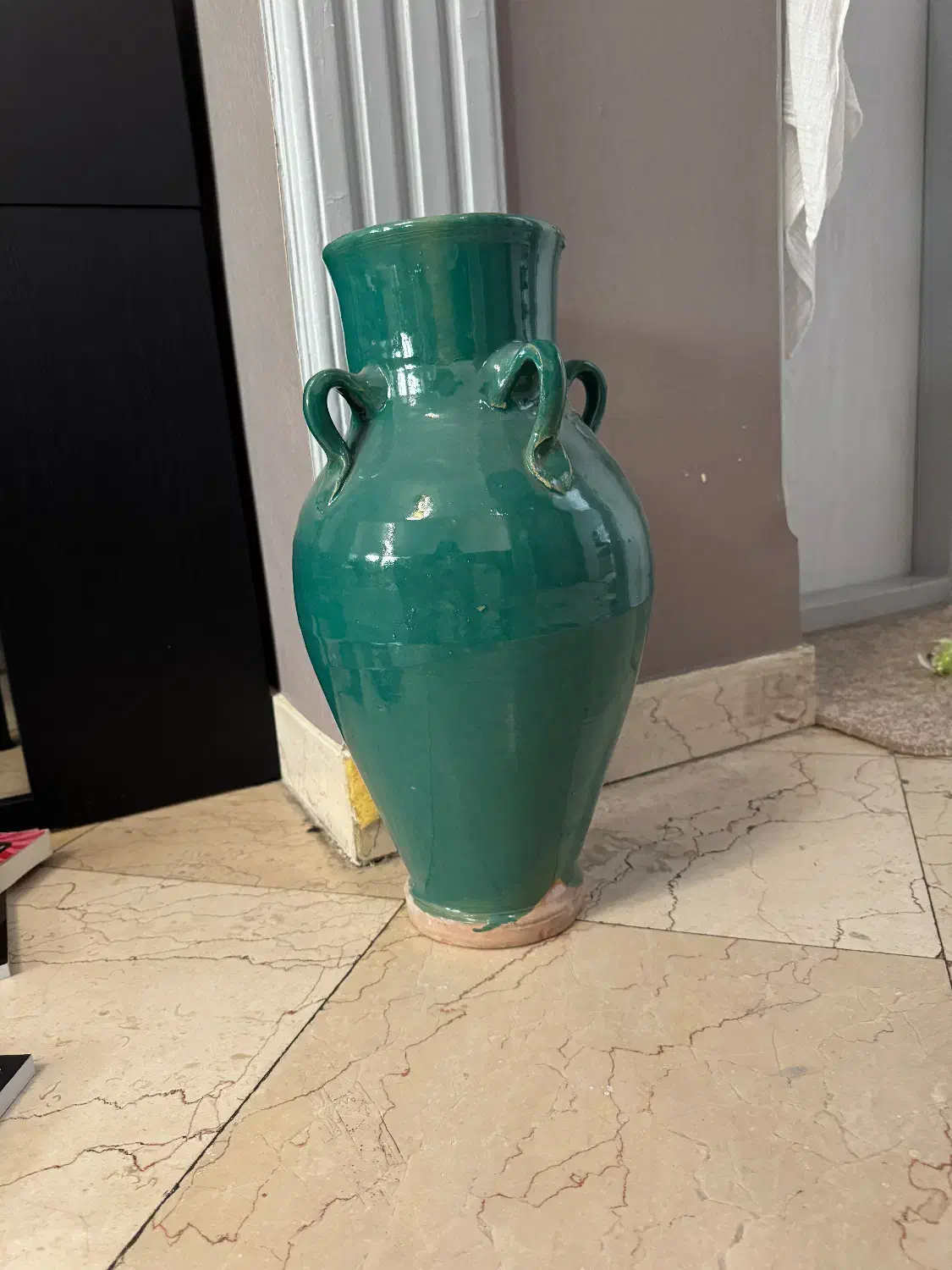 کوزه یا گلدان تزیینی|مجسمه، تندیس، ماکت|تهران, سازمان برنامه جنوبی|دیوار