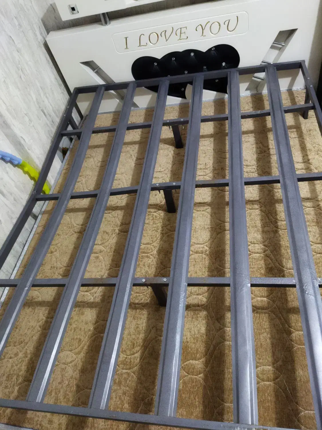 پایه تخت دونفره فلزی|تخت و سرویس خواب|کرج, حصارک بالا|دیوار