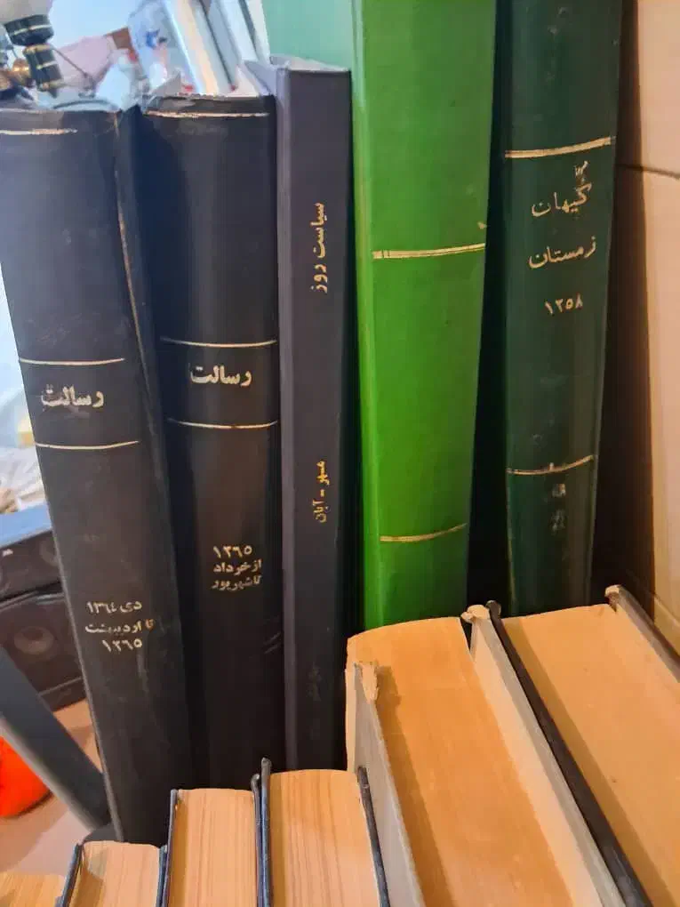 روزنامه و روزنامه صحابی شده اطلاعات قدیمی|مجلات|کرج, حصارک پایین|دیوار