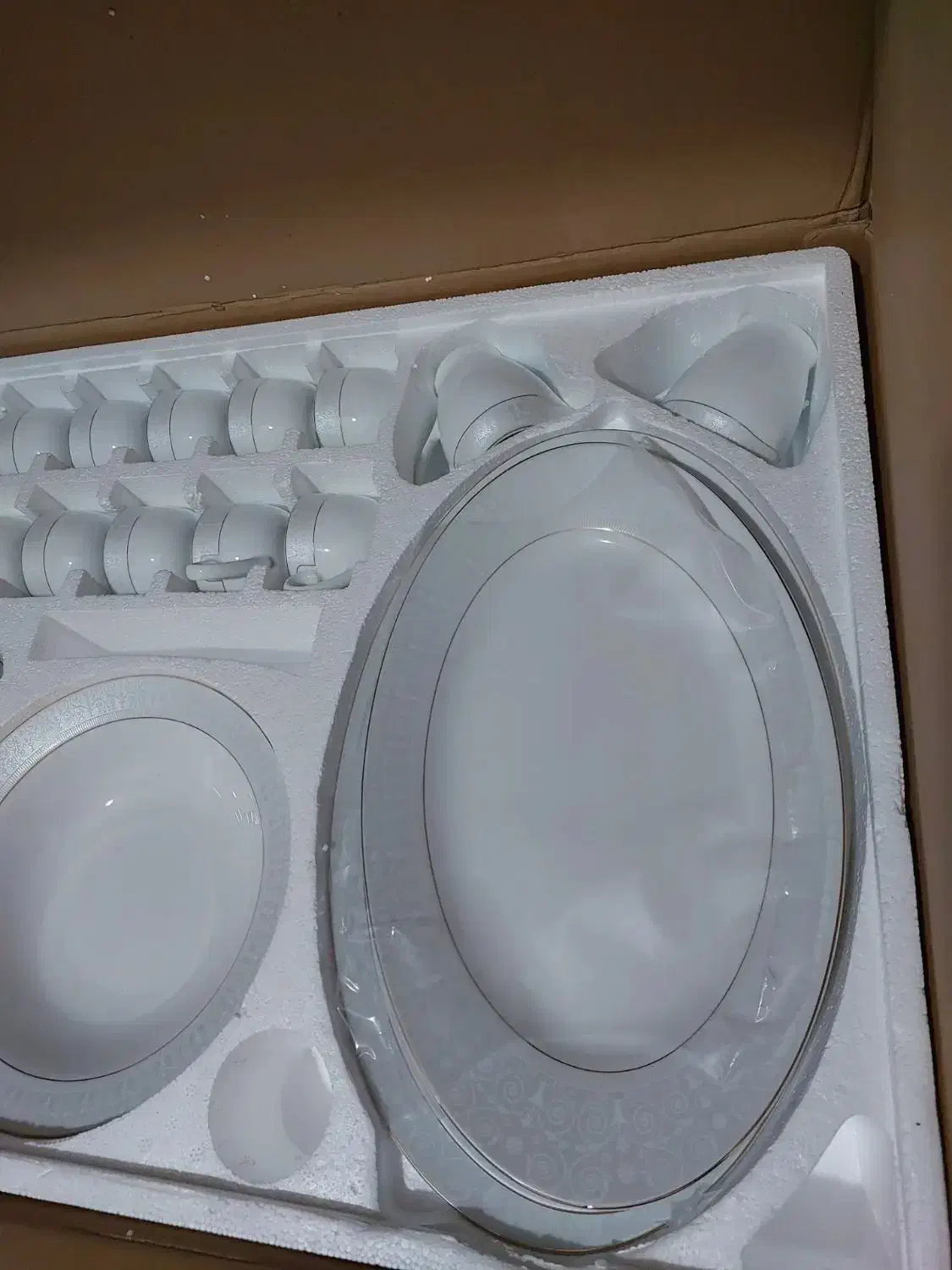 ظروف چینی زرین|ظروف سرو و پذیرایی|قم, شاه ابراهیم|دیوار