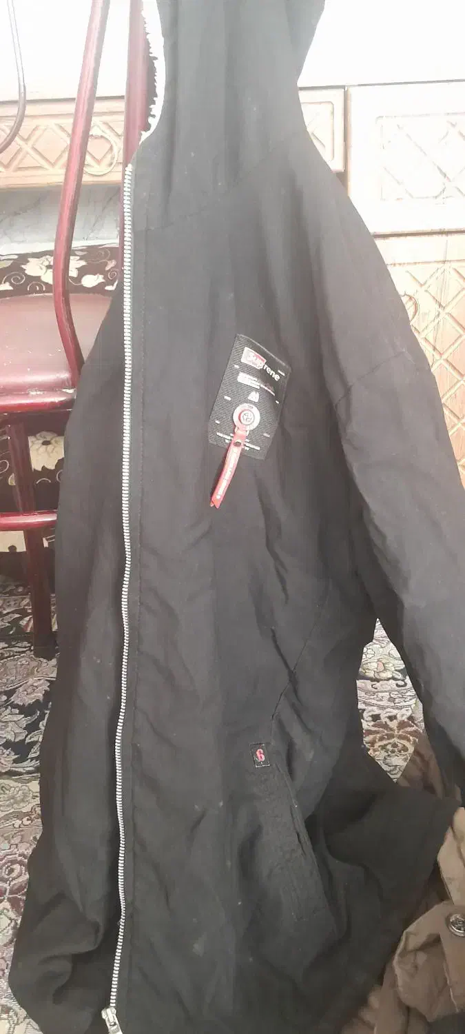 لباس کارمردانه|لباس|باغ بهادران, |دیوار