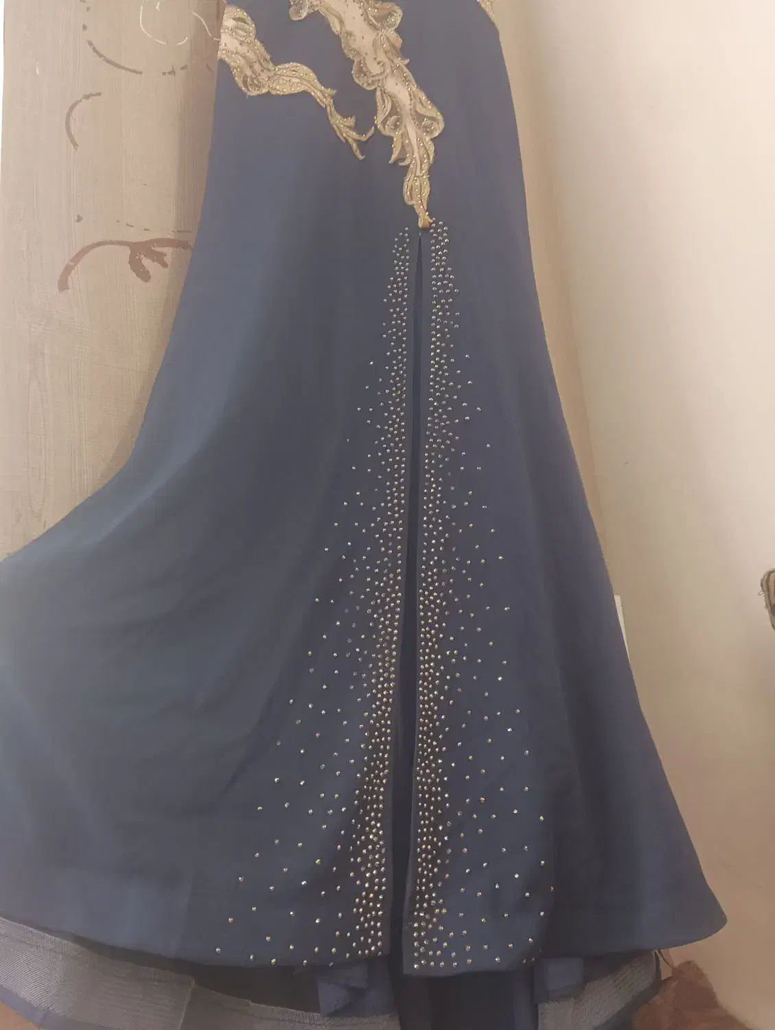 لباس مجلسی|لباس|فردوس (خراسان), |دیوار