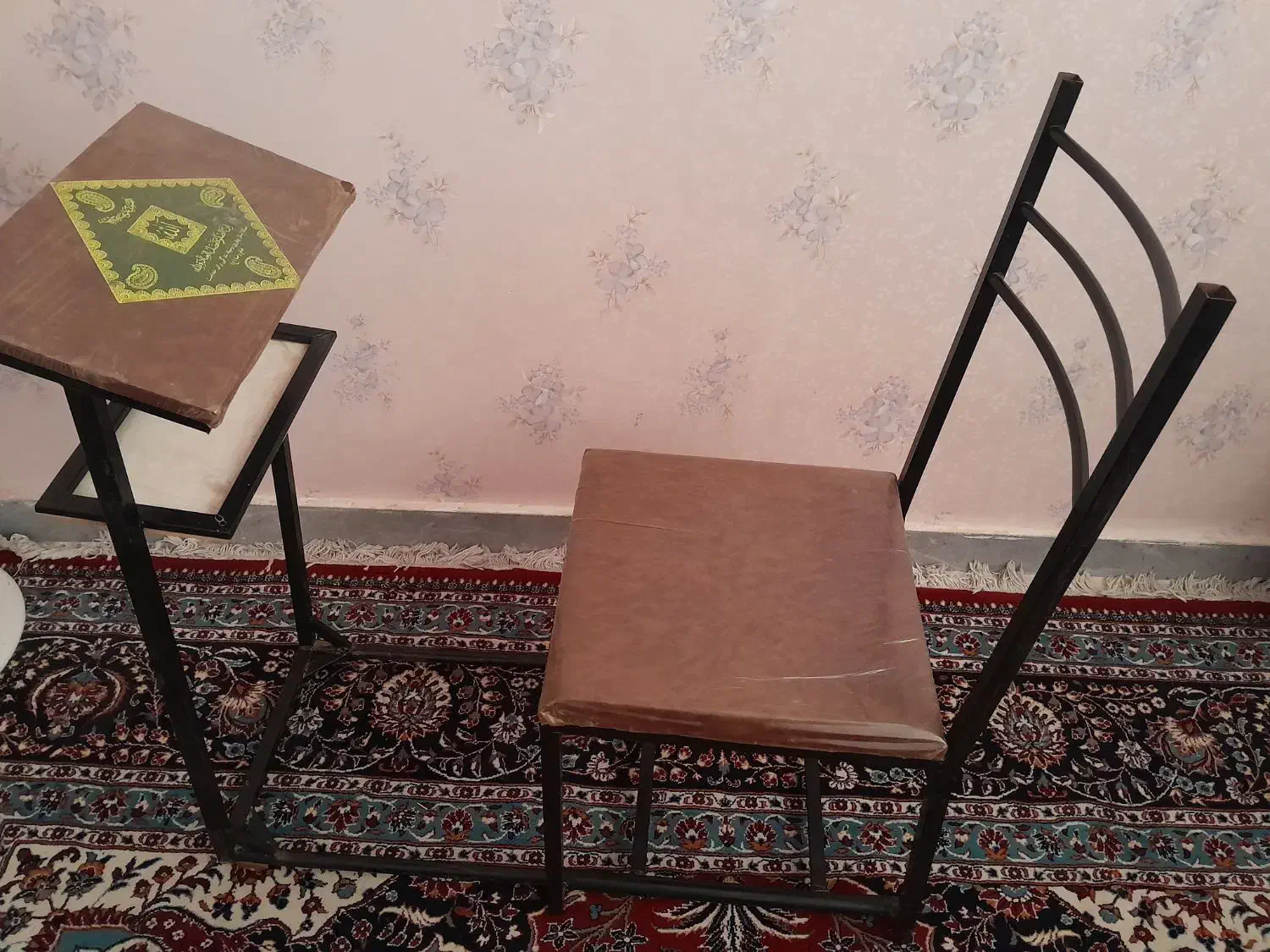 صندلی نماز|صندلی و نیمکت|دوگنبدان, |دیوار