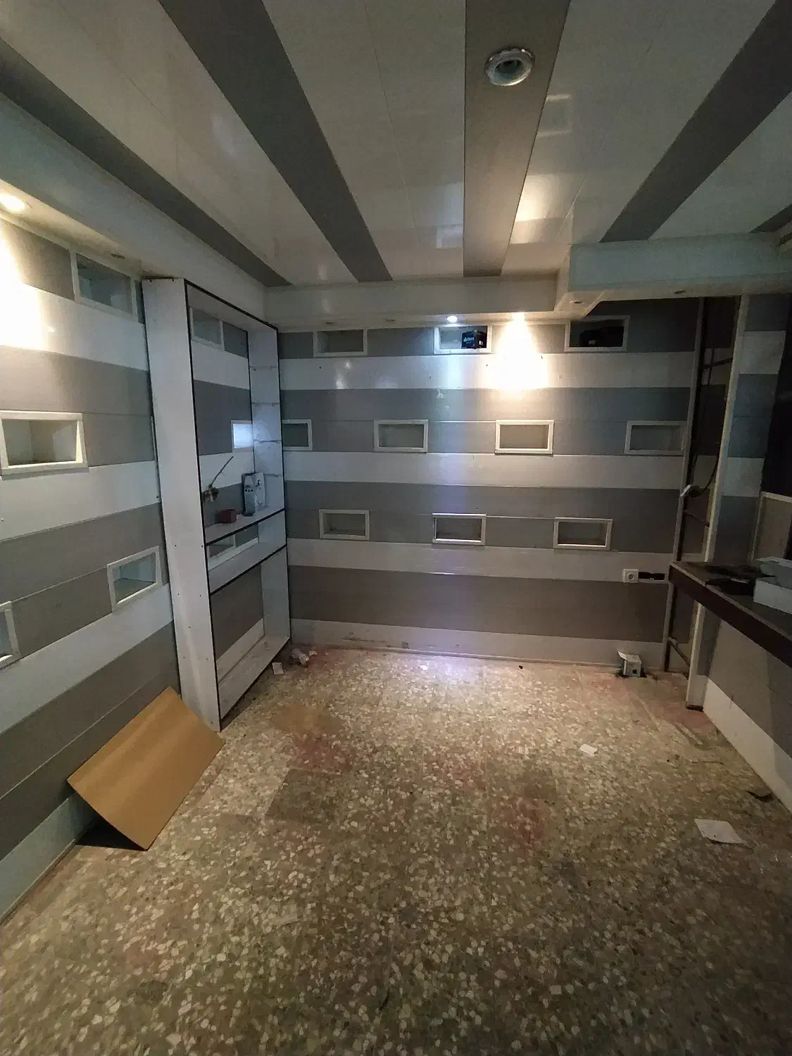 فروش مغازه پاساژ سمندری|فروش مغازه و غرفه|جیرفت, |دیوار