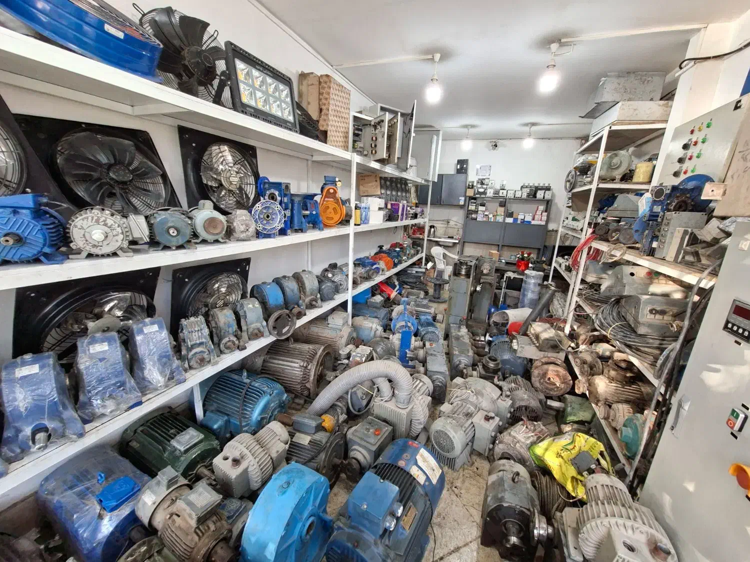 خریدوفروش الکتروموتور .گیربکس. وینچ.پمپ آب و|ماشین‌آلات صنعتی|مشهد, توس (بلوار توس)|دیوار