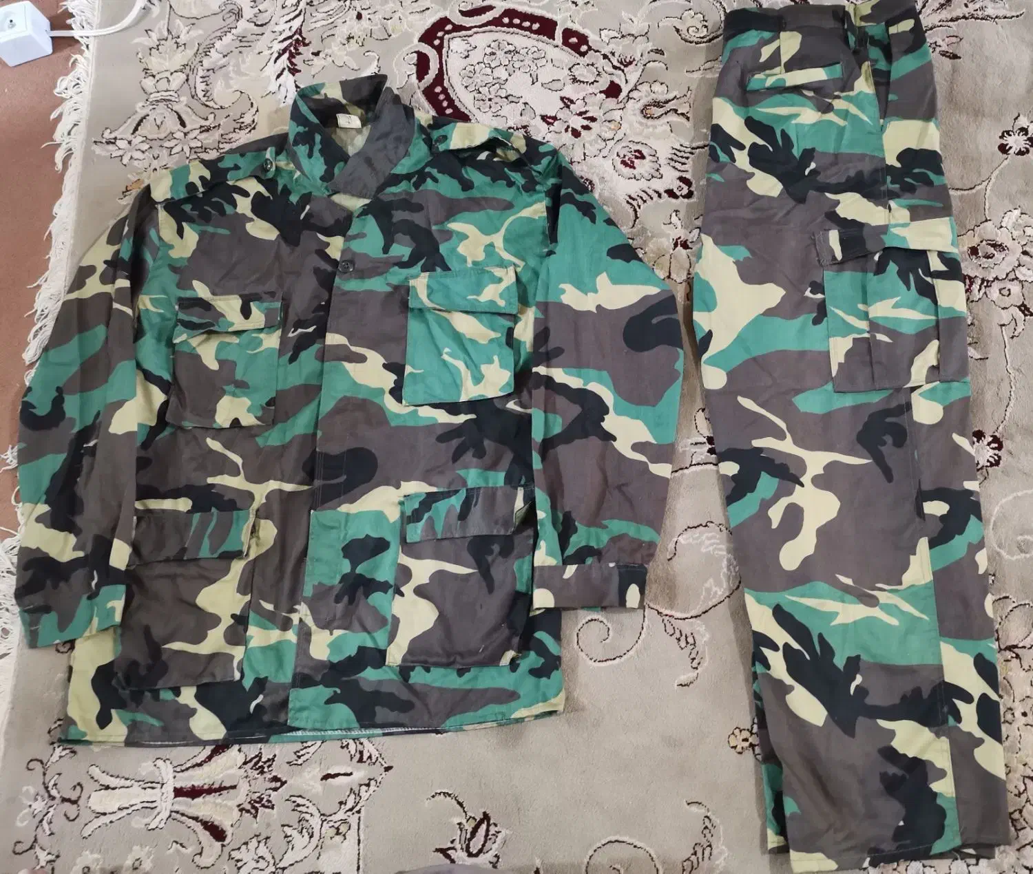 لباس نظامی|لباس|بیستون, |دیوار