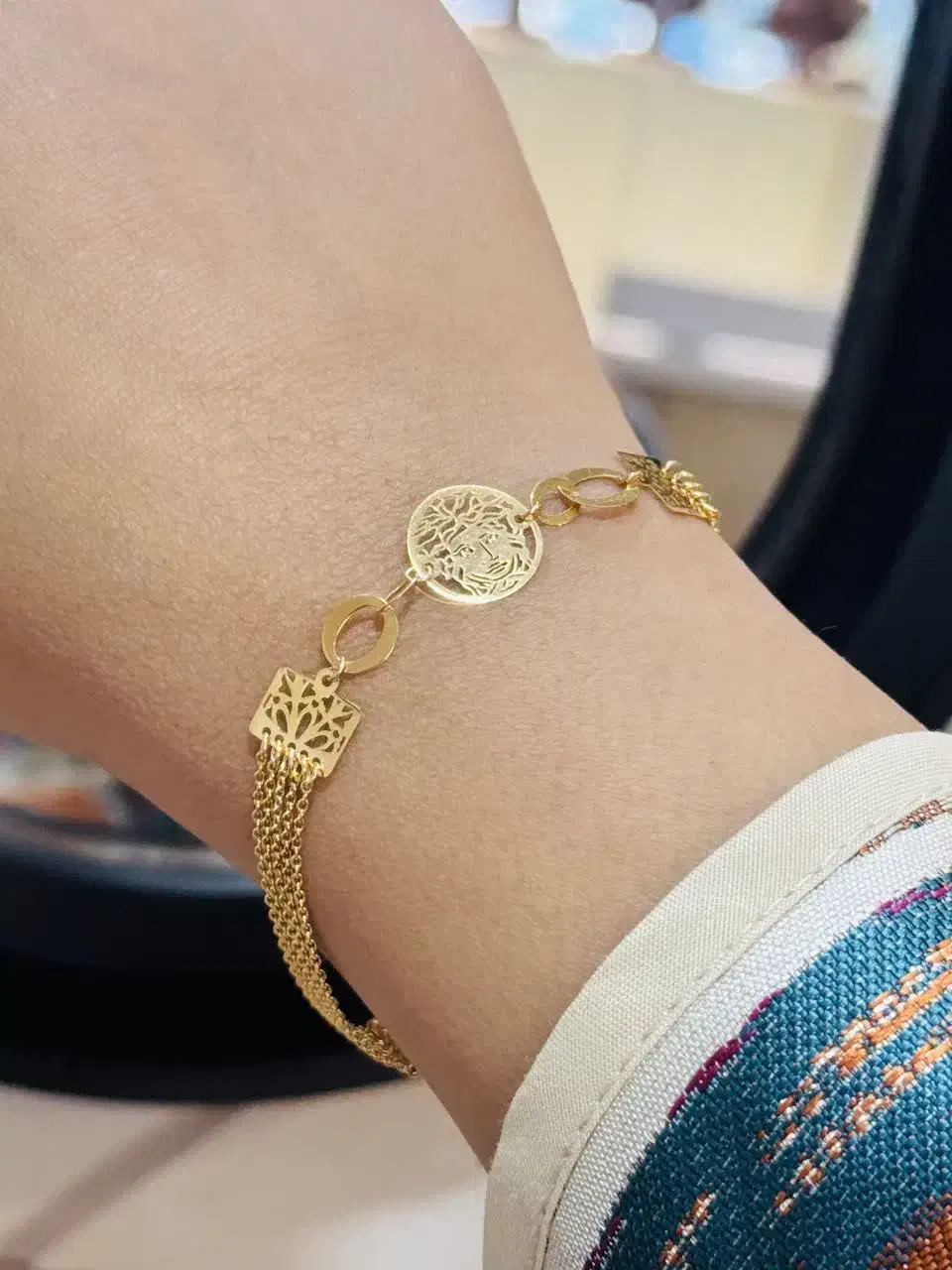 دستبندزمانی|جواهرات|بافق, |دیوار