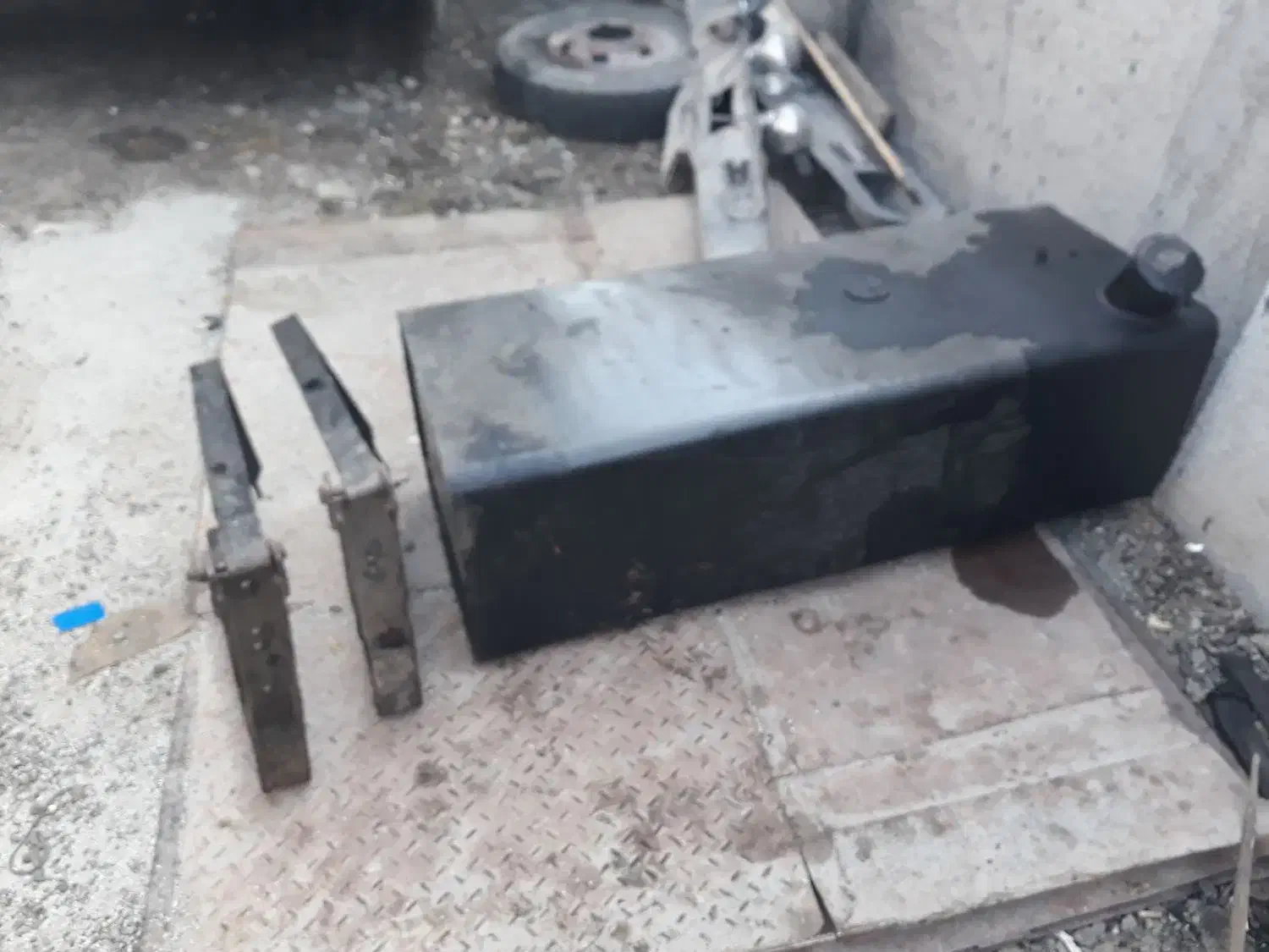 یک عدد باک محکم ۳۰۰لیتری با دیاق|قطعات یدکی و لوازم جانبی|وحیدیه, |دیوار