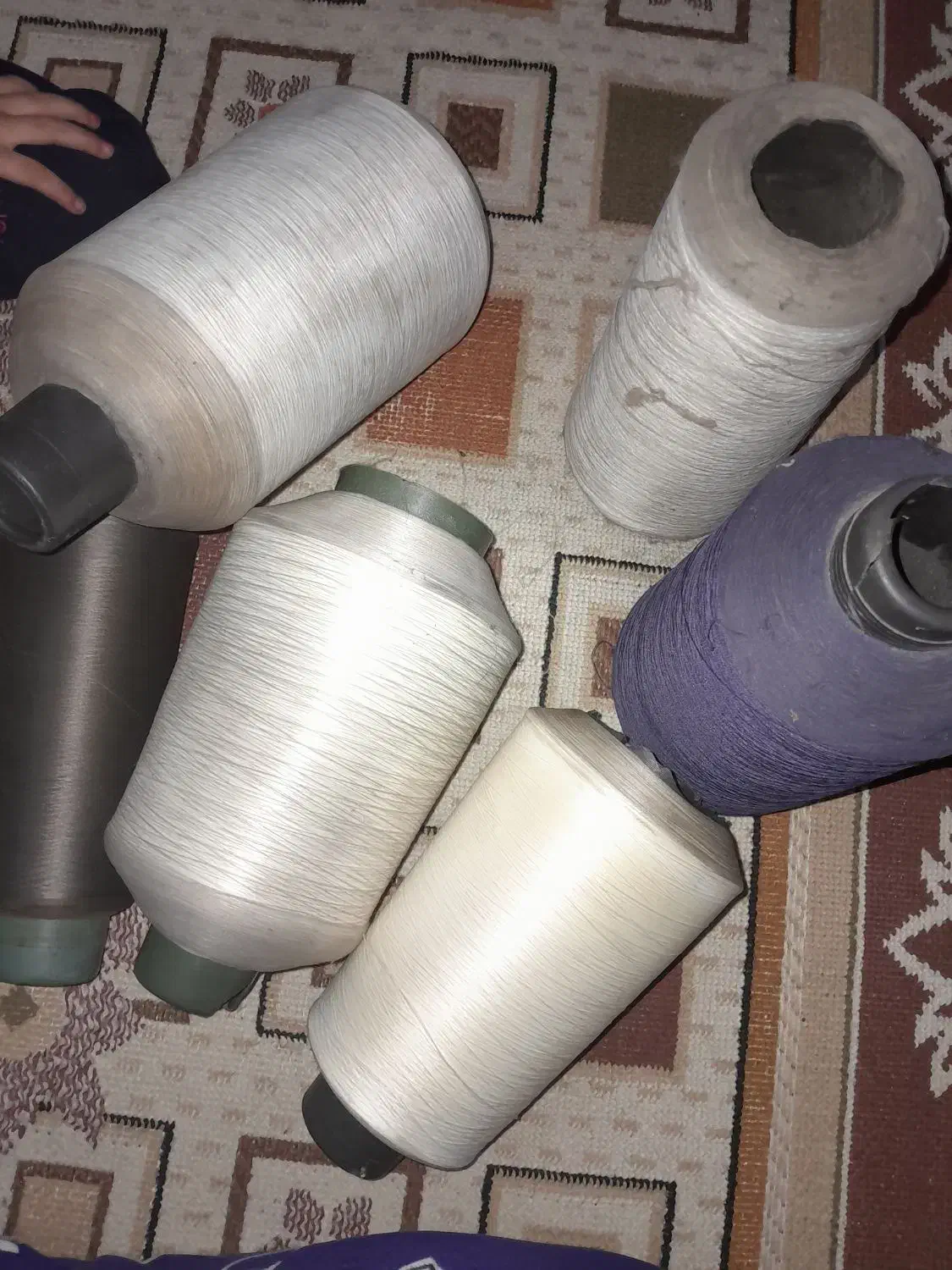 نخ سردوز|لوازم خیاطی و بافتنی|رشت, جماران|دیوار