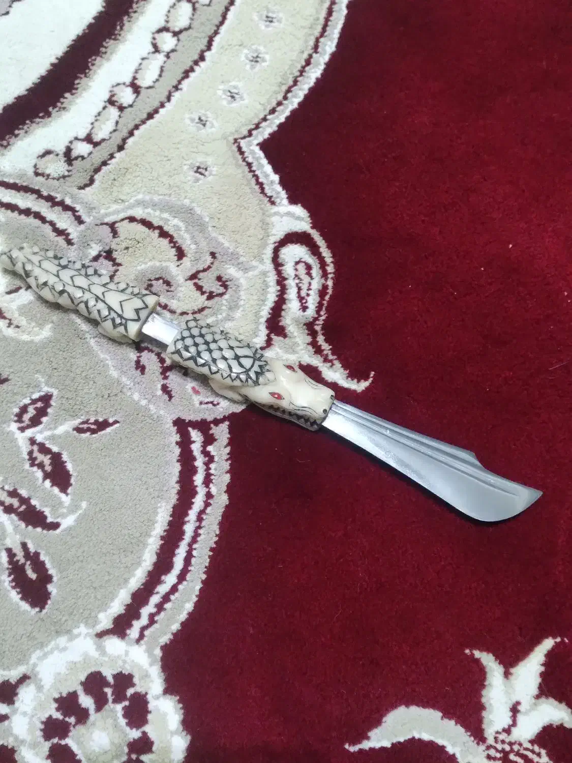 چاقوبادسته استخوان کنده کاری شده|کلکسیون اشیاء عتیقه|قزوین, |دیوار