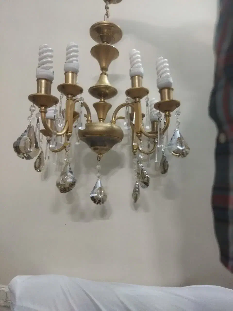 یک عدد لوستر قدیمی ۴ شاخه ۸ شعله اب طلا|لوستر و چراغ آویز|تهران, شهمیرزادی|دیوار