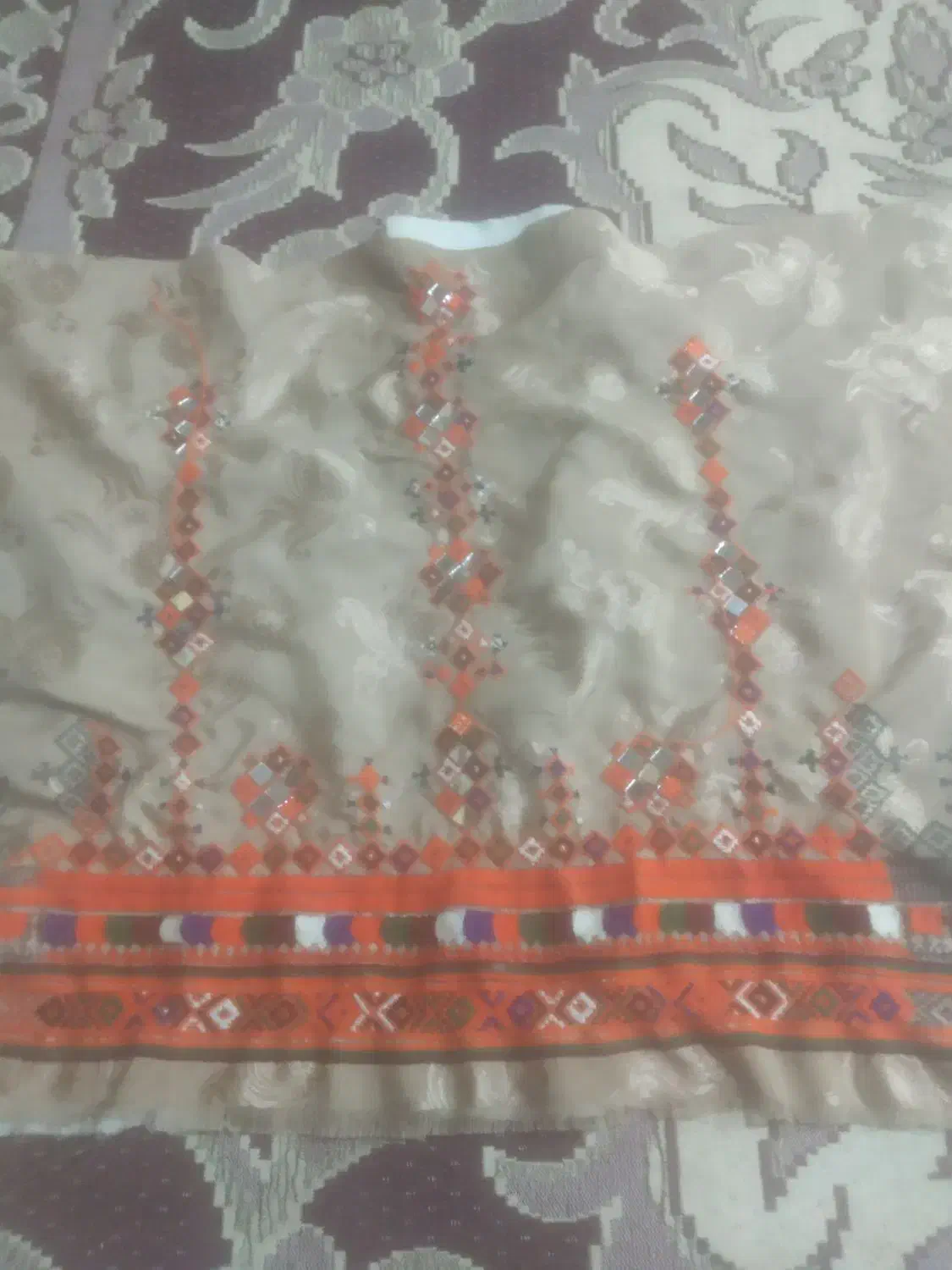 دوزنده|لباس|تربت جام, میان جام|دیوار