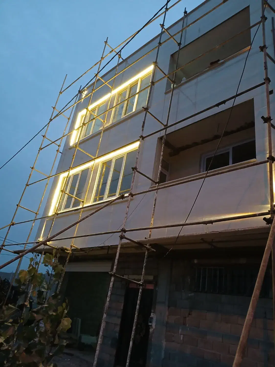 کاشی کاری وسرامیک نما پله وموزایک|خدمات پیشه و مهارت|میانه, |دیوار