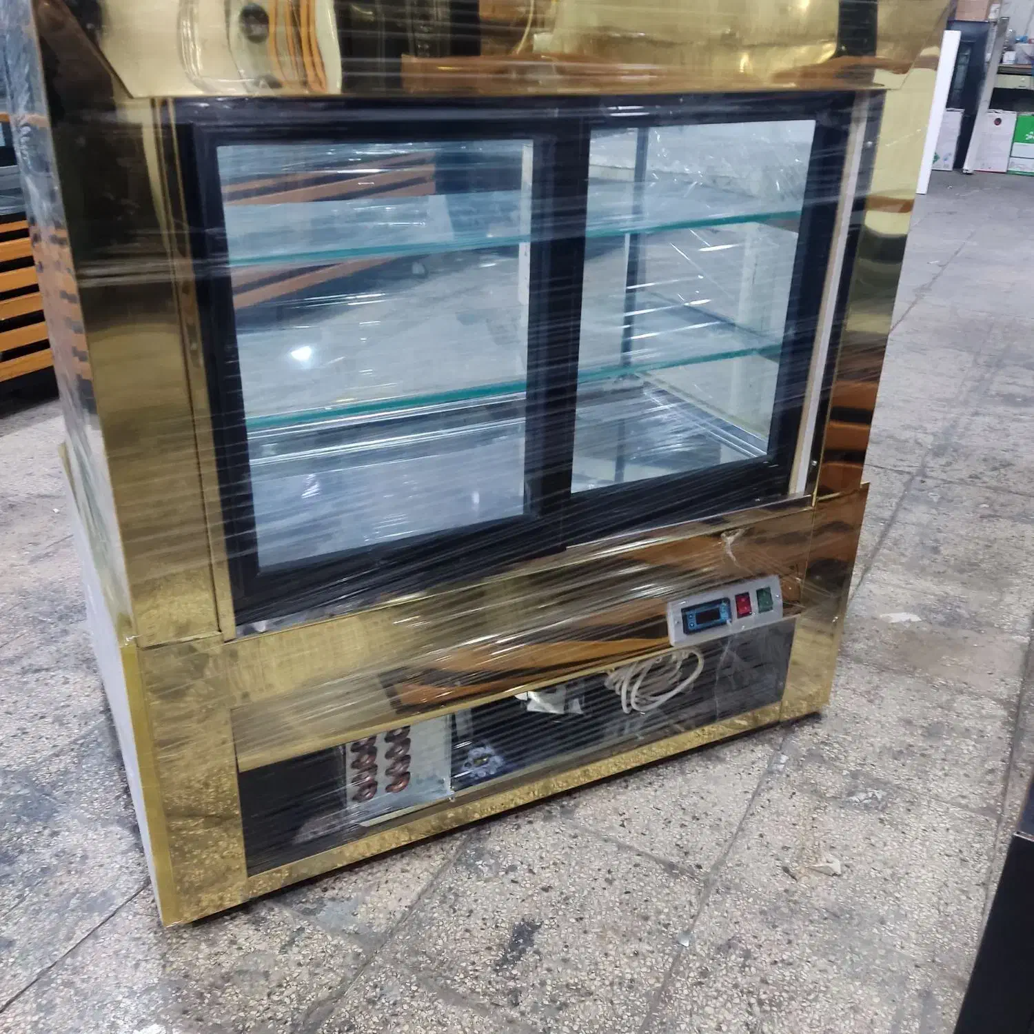 یخچال کیک و شیرینی رومیزی کوچیک|فروشگاه و مغازه|اسلامشهر, سیمرغ|دیوار