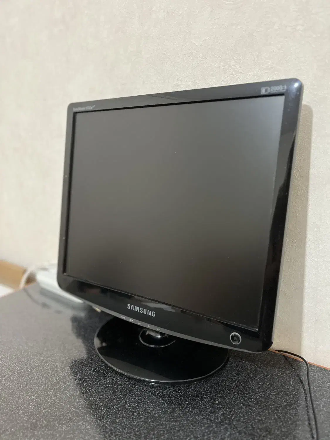 کامپیوتر رو میزی|رایانه رومیزی|قم, هفت تیر|دیوار