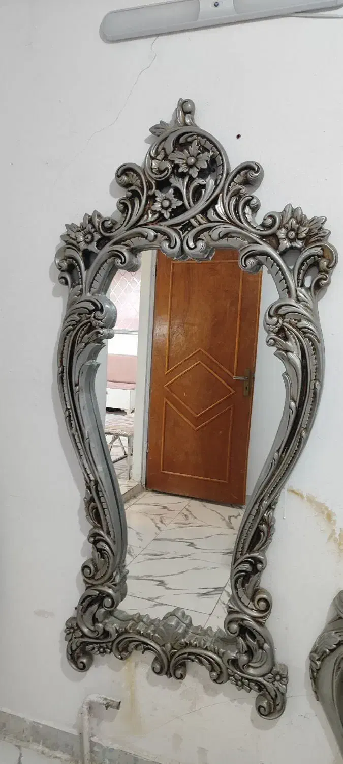 دو عدد آینه ایستاده و یک آینه کنسول|آرایشگاه و سالن‌های زیبایی|دورود, |دیوار