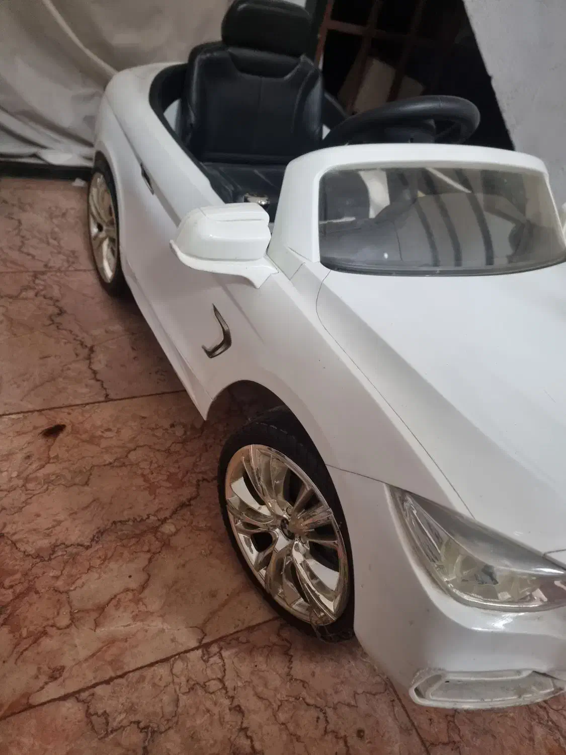 ماشین شارژی کودک|اسباب‌بازی بچه|نور, |دیوار