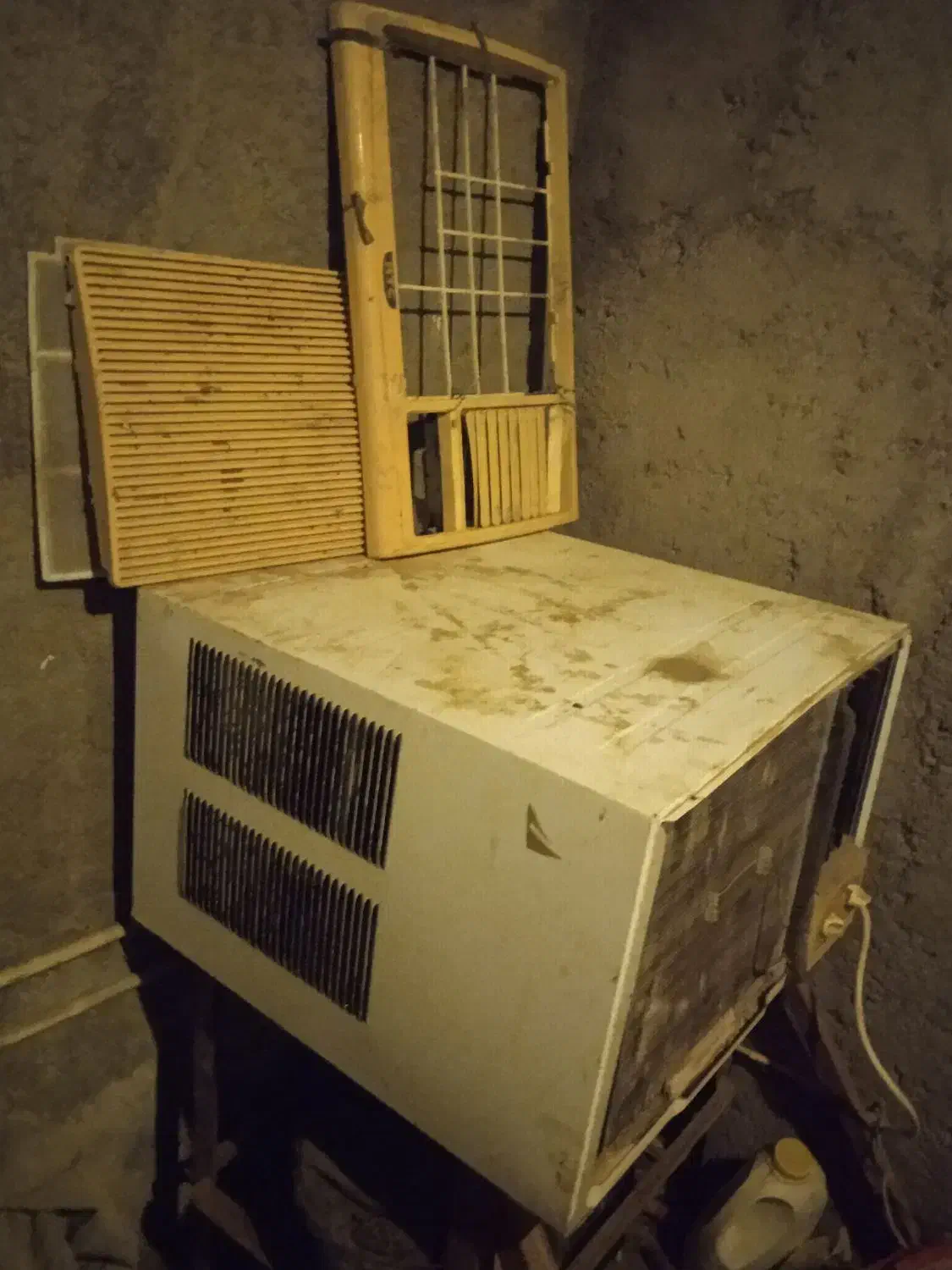 کولر پنجره ی|کولر گازی و فن‌کوئل|آق قلا, |دیوار