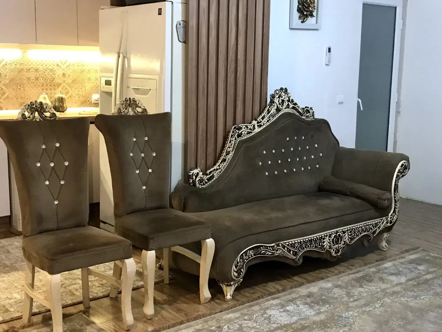 مبل سلطنتی ۷ نفره و ست میز ناهار خوری ۴ نفره|مبلمان خانگی و میز عسلی|گرگان, |دیوار