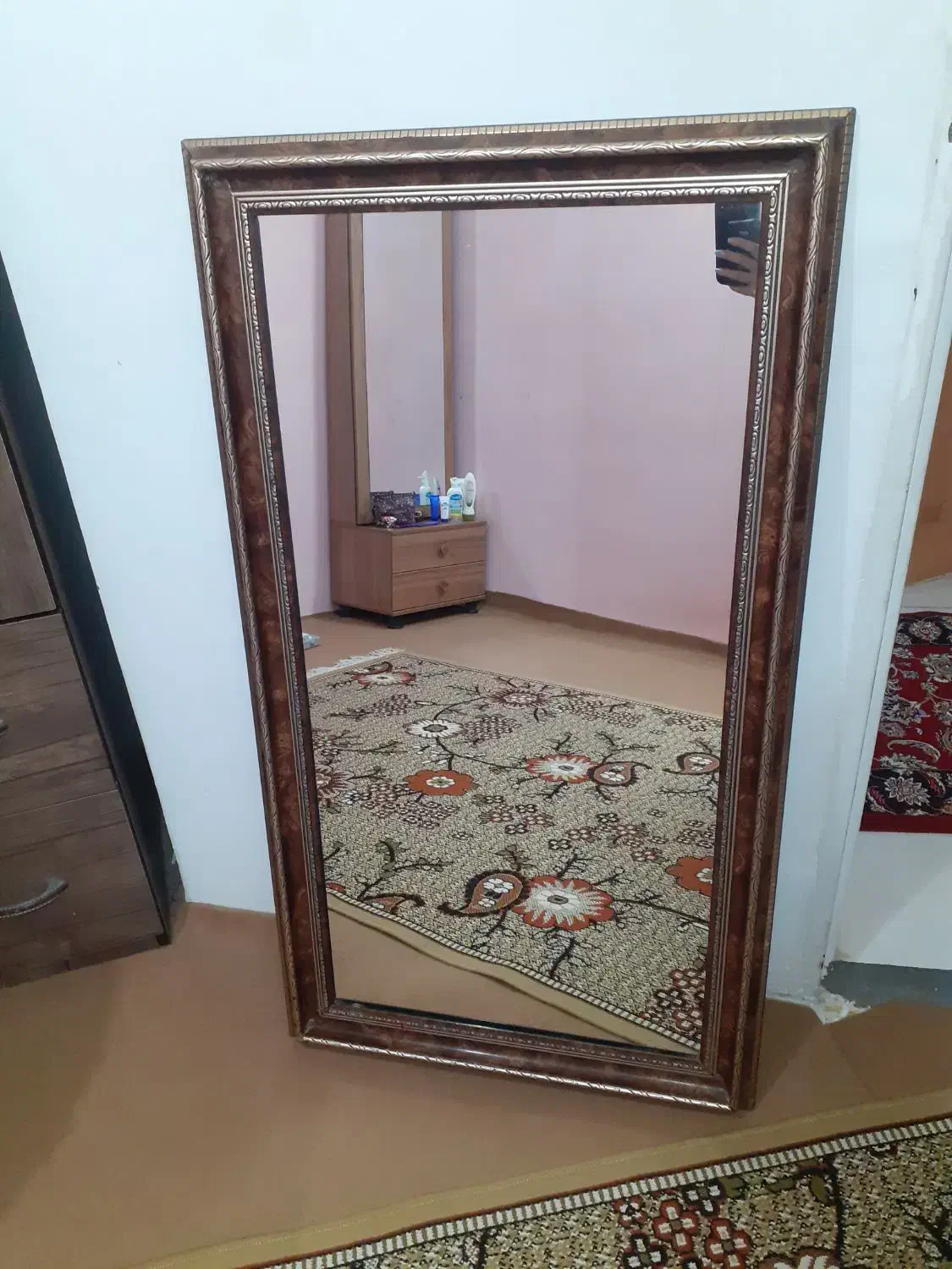 آیینه قدی|آینه|مشهد, هفت تیر (حافظ)|دیوار