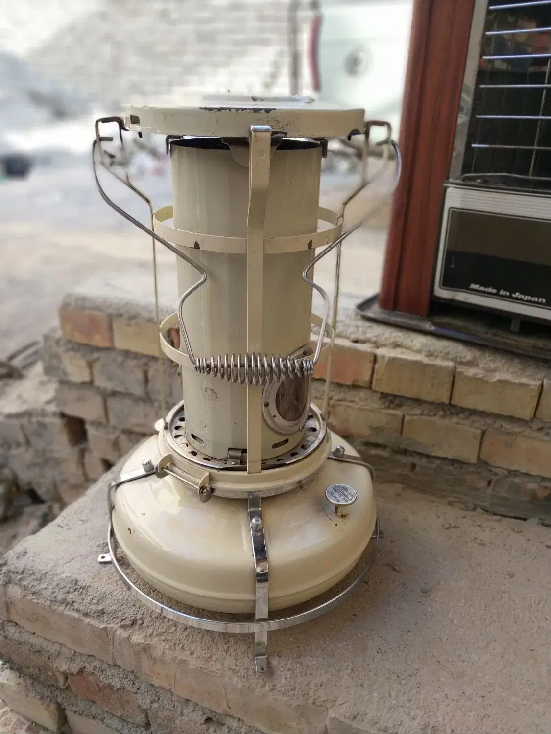 چهار عدد چراغ خیلی تمیز|بخاری، هیتر، شومینه|مبارکه, |دیوار