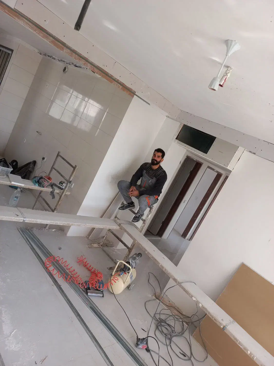 شاگرد کناف|استخدام معماری، عمران و ساختمانی|شاهینشهر, دهخدا|دیوار