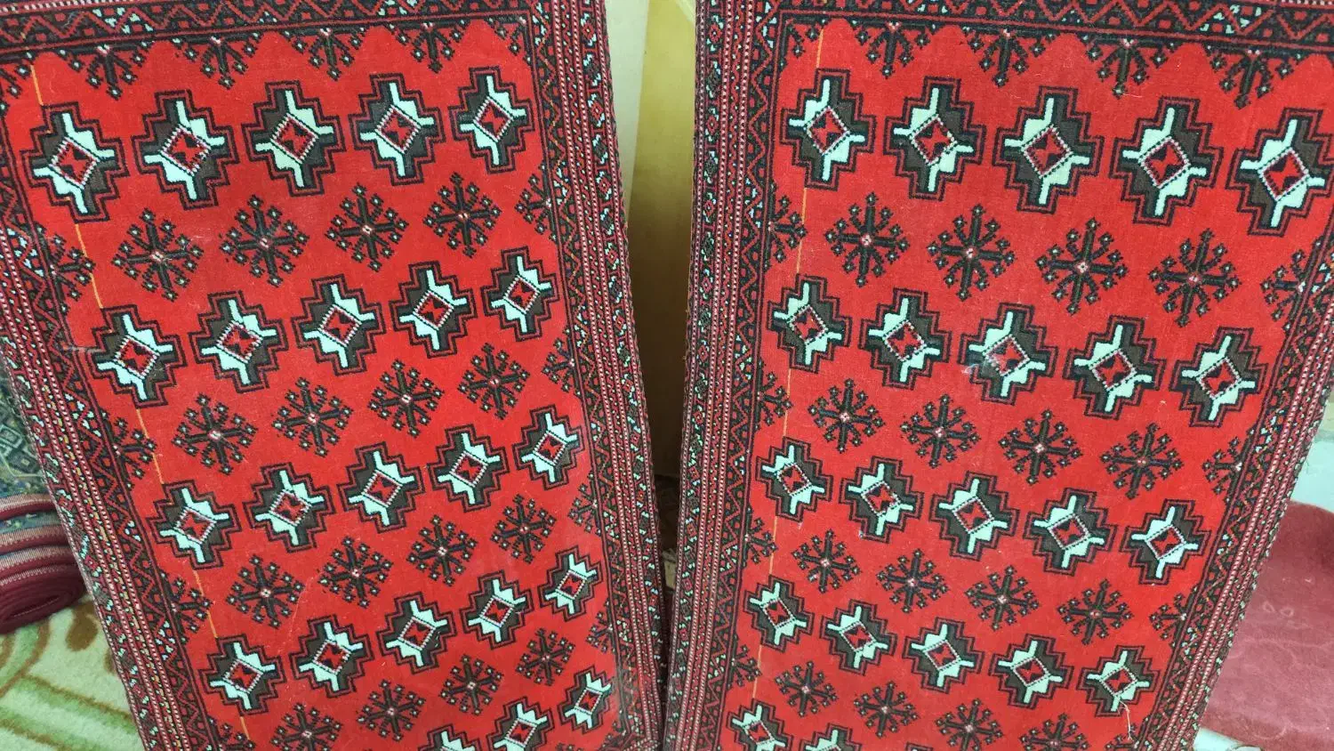 دو عدد فرش موکت و تکی|فرش|بروجرد, |دیوار