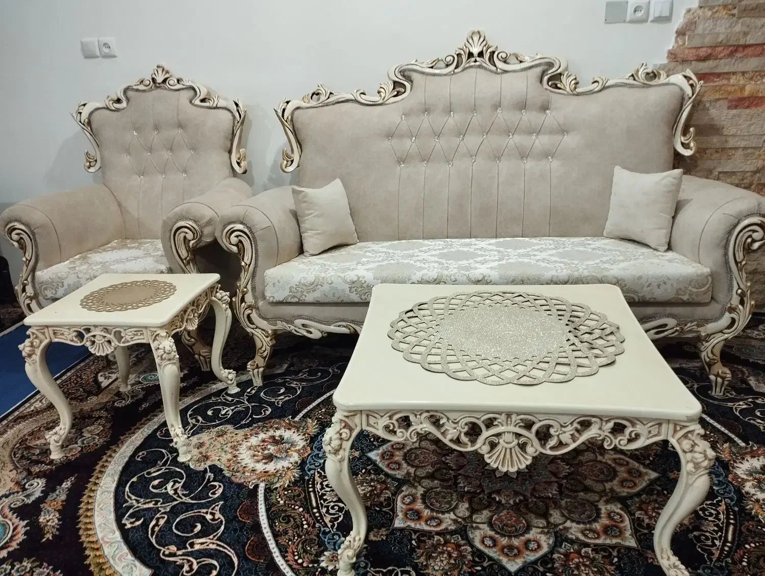 مبل سلطنتی ۷نفره|مبلمان خانگی و میز عسلی|قم, شهر قائم|دیوار