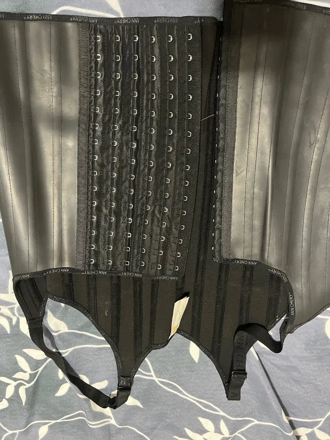 گن ساعت شنی ۲۵فنره|لباس|رباط‌کریم, رباط‌کریم|دیوار