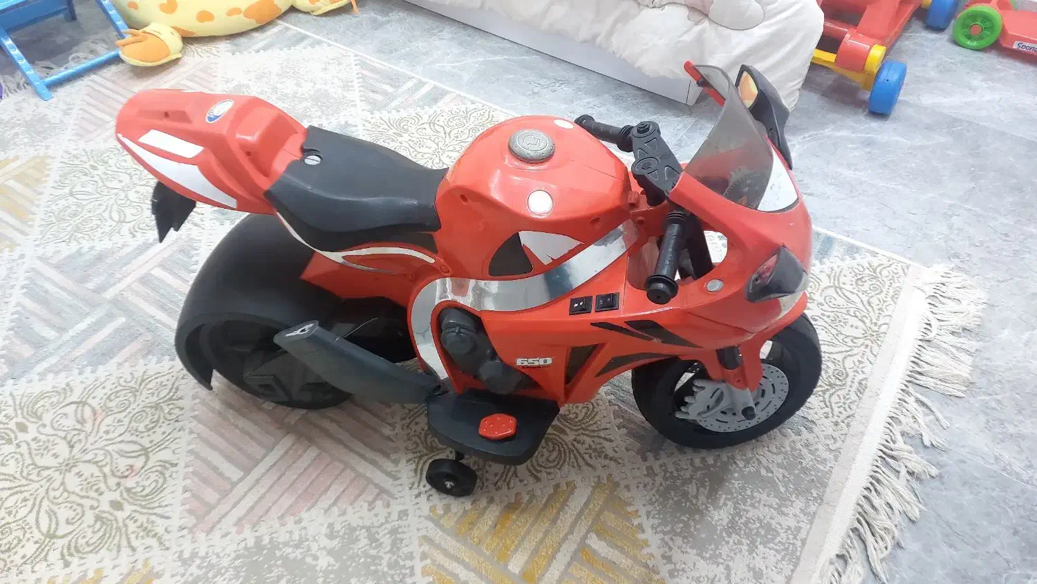 موتور شارژی پسرانه سالم و بدون ایراد با شارژر|اسباب‌بازی بچه|گنبد کاووس, |دیوار