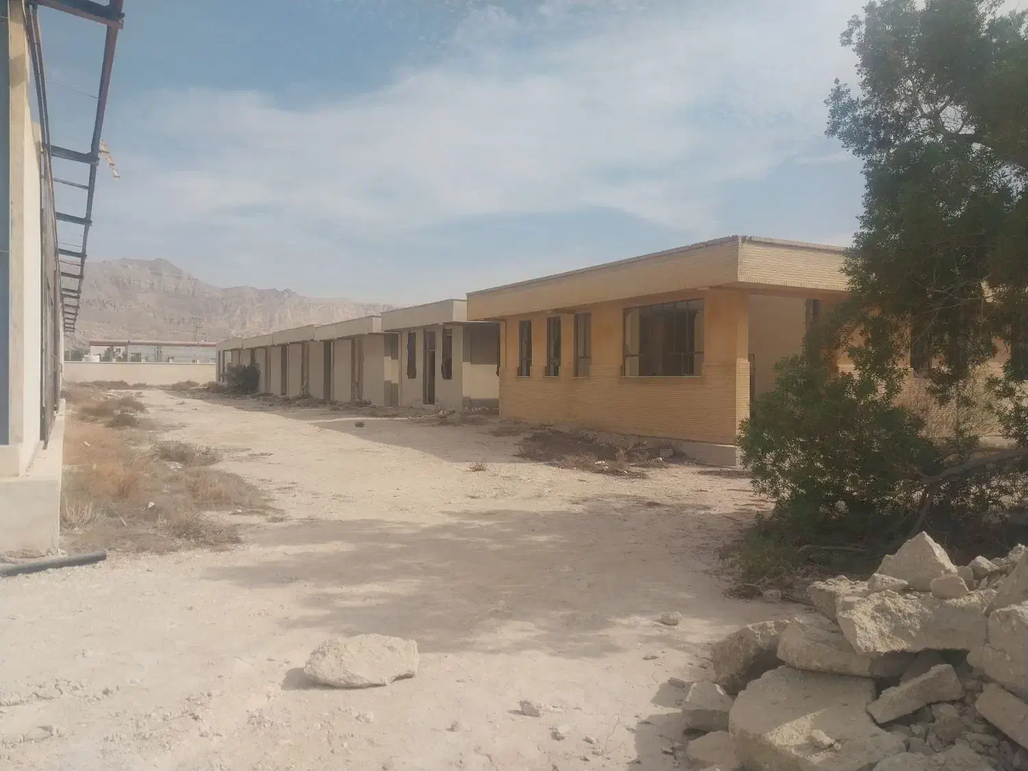 فروش فوری یک هکتاری زمین با سوله و اتاق|فروش زمین و ملک کلنگی|عسلویه, |دیوار