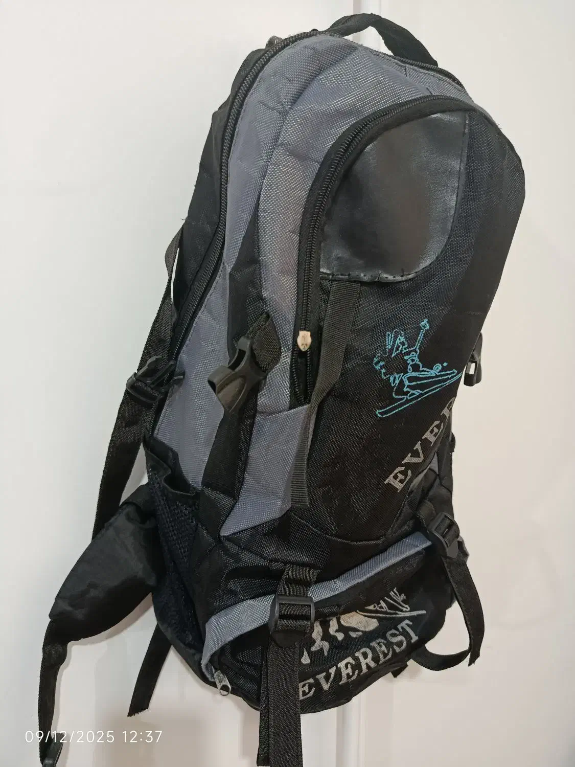 کیف کوله پشتی|کیف، کفش، کمربند|رشت, منظریه|دیوار