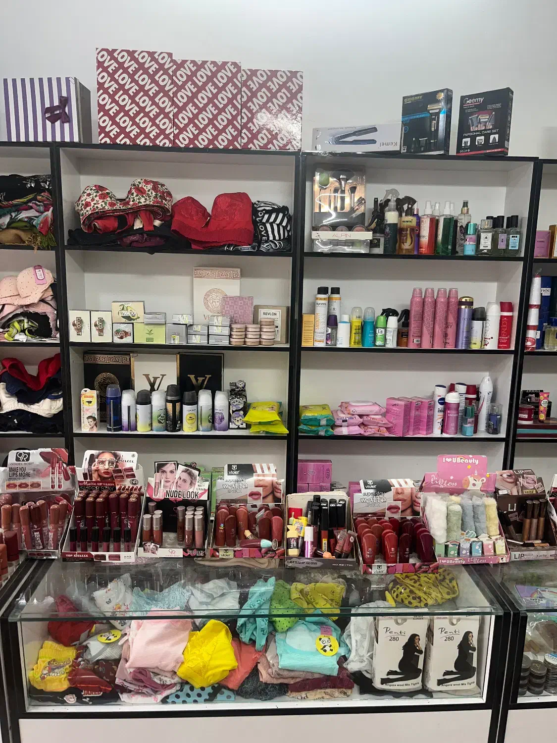 ویترین مغازه به صورت یک جا به فروش میرسد|فروشگاه و مغازه|شهریار, شهریار|دیوار